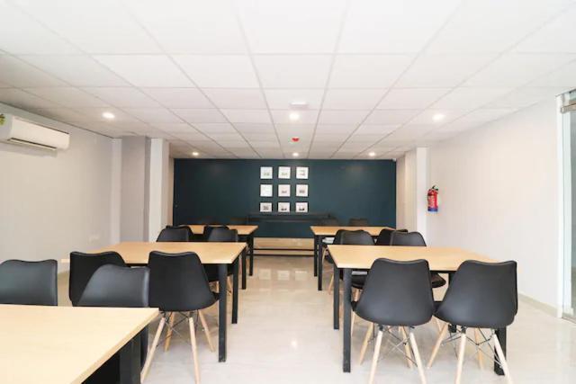 Гуруграм: Aadat Hotel Subhash Chowk Gurgaon