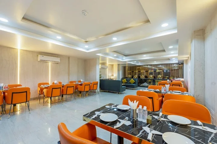 Гуруграм: Aadat Hotel Subhash Chowk Gurgaon