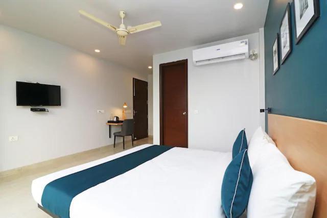 Гуруграм: Aadat Hotel Subhash Chowk Gurgaon