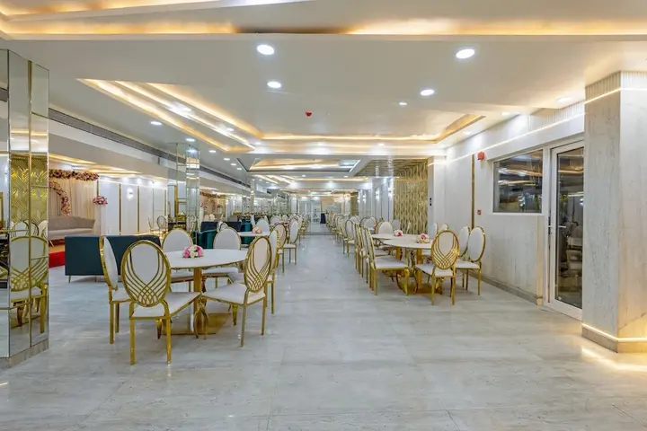 Гуруграм: Aadat Hotel Subhash Chowk Gurgaon