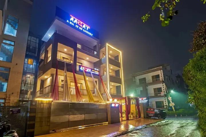 Гуруграм: Aadat Hotel Subhash Chowk Gurgaon