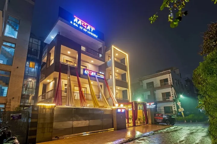 Гуруграм: Aadat Hotel Subhash Chowk Gurgaon