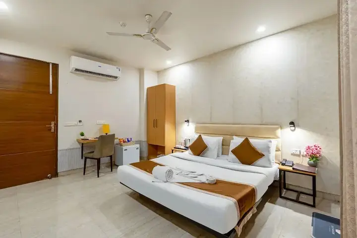 Гуруграм: Aadat Hotel Subhash Chowk Gurgaon