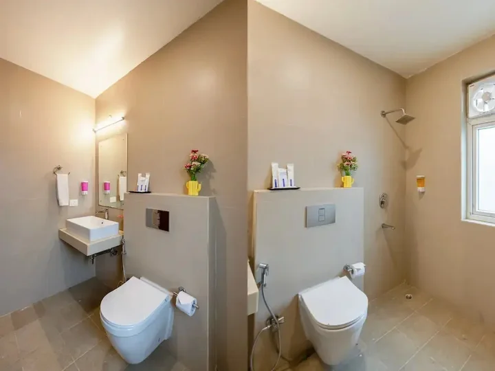 Гуруграм: Aadat Hotel Subhash Chowk Gurgaon