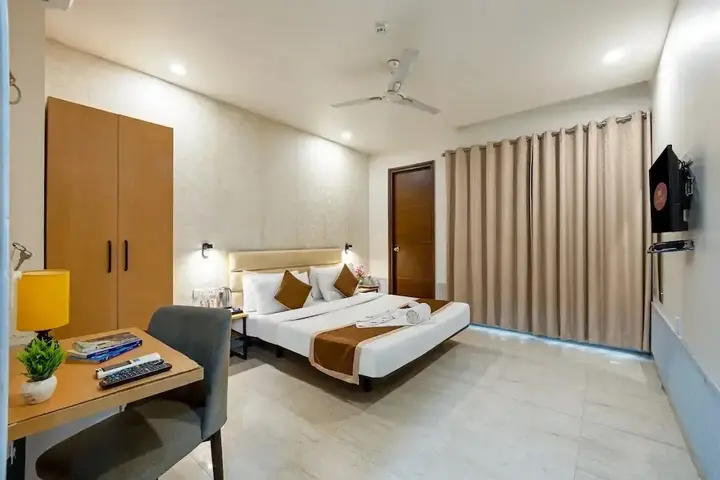 Гуруграм: Aadat Hotel Subhash Chowk Gurgaon