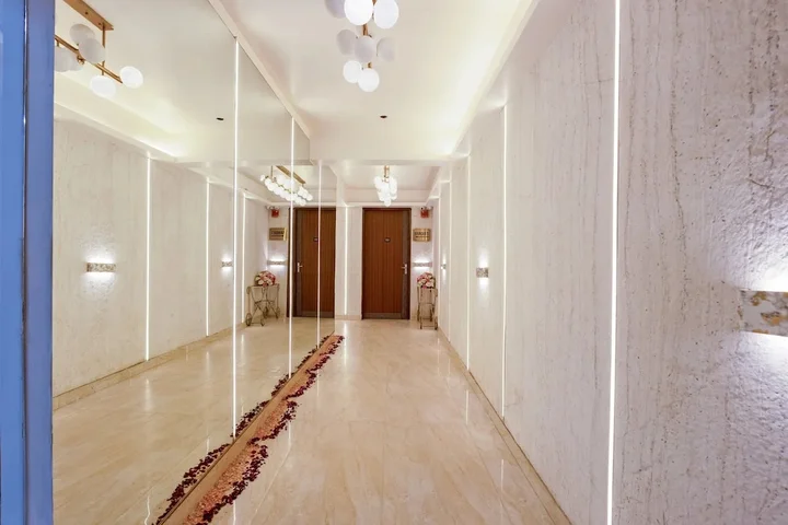 Гуруграм: Aadat Hotel Subhash Chowk Gurgaon
