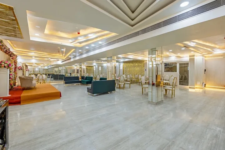 Гуруграм: Aadat Hotel Subhash Chowk Gurgaon