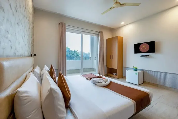 Гуруграм: Aadat Hotel Subhash Chowk Gurgaon