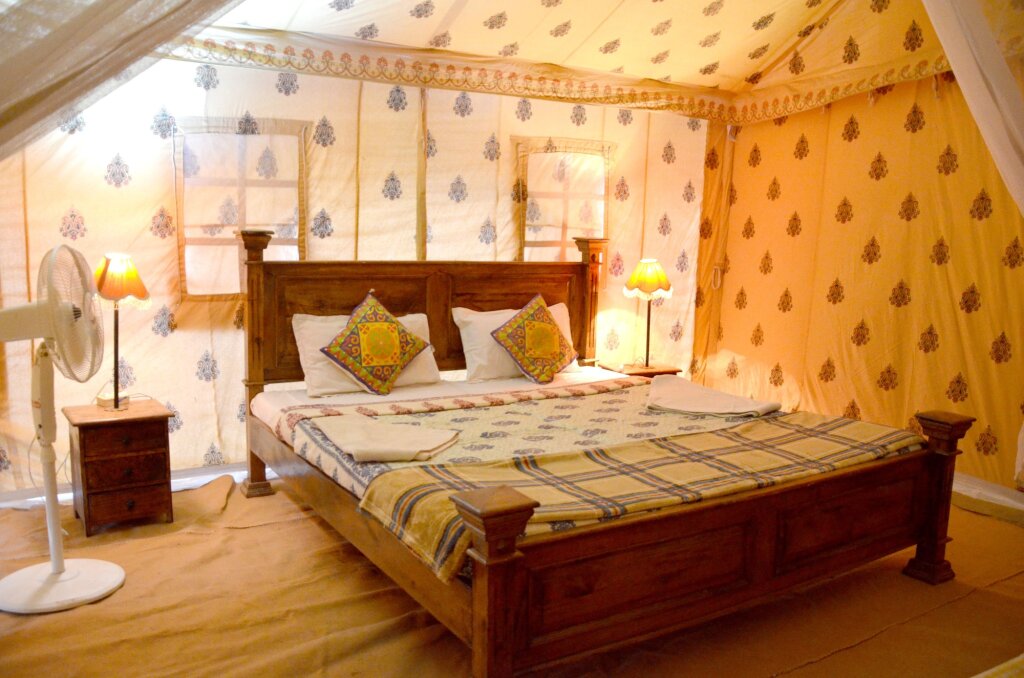 Каной: The Chirag Desert Camp Sam Sand Dunes
