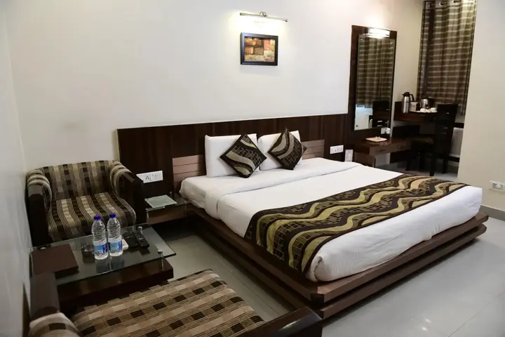 Праяградж: Hotel Ravisha Continental