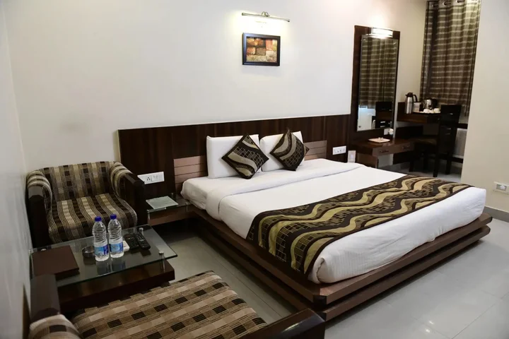 Праяградж: Hotel Ravisha Continental