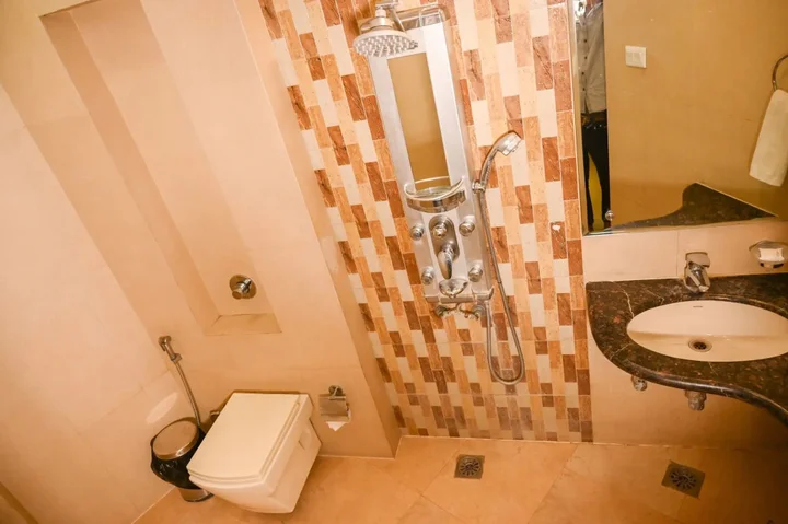 Праяградж: Hotel Ravisha Continental