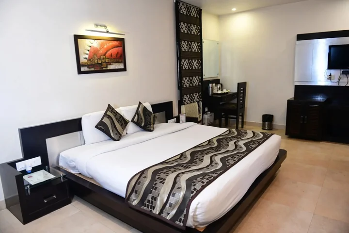 Праяградж: Hotel Ravisha Continental