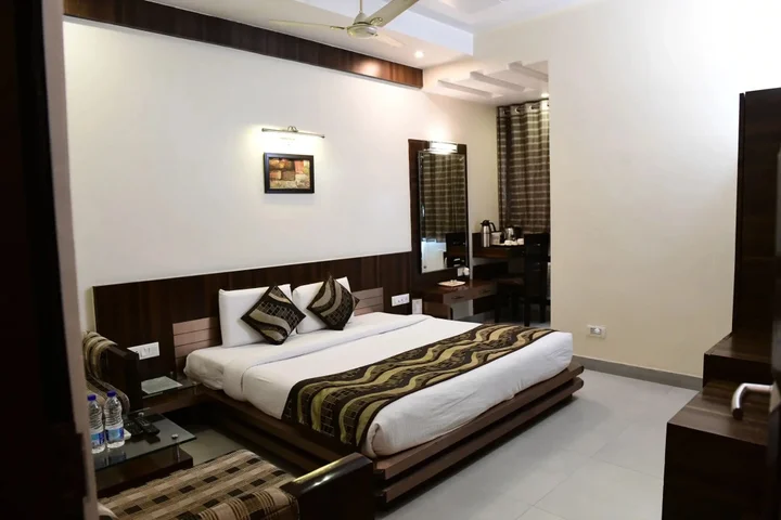 Праяградж: Hotel Ravisha Continental