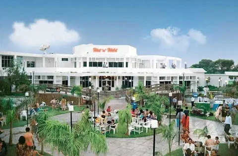 Гуруграм: Wet N Wild Hotels And Resorts