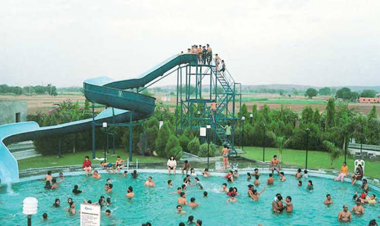 Гуруграм: Wet N Wild Hotels And Resorts