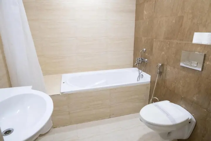 Мератх: Hyphen Premier Meerut