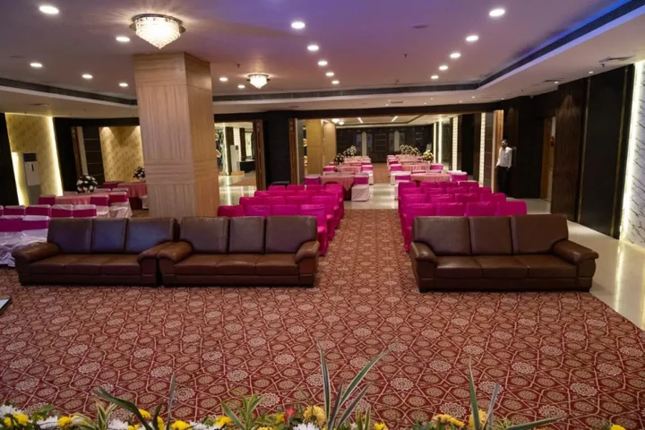 Мератх: Hyphen Premier Meerut