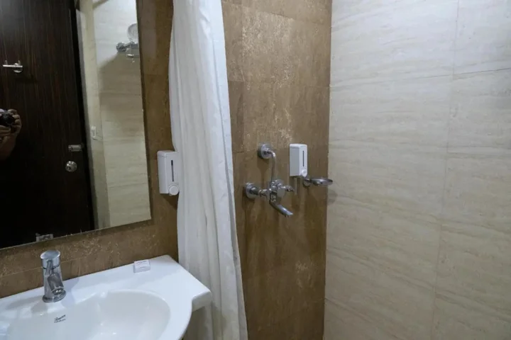 Мератх: Hyphen Premier Meerut