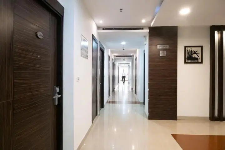 Мератх: Hyphen Premier Meerut