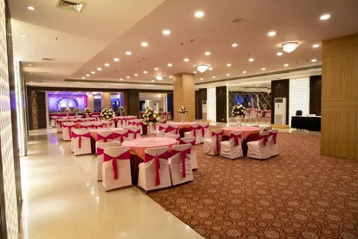Мератх: Hyphen Premier Meerut