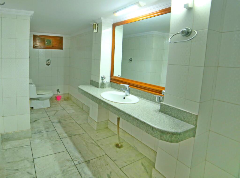 Мератх: Hotel Naveen