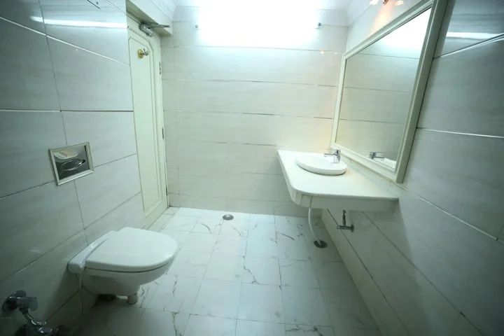 Мератх: Hotel Naveen