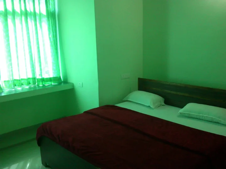 Сарнатх: Raj Shanti Guest House Sarnath