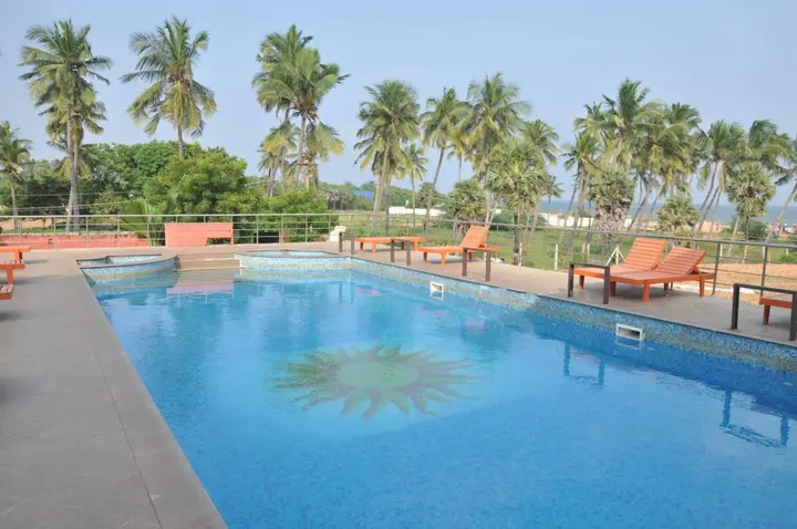 Калапет: Soorya Beach Resort