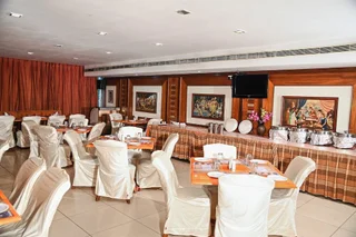 Висакхапатнам: FabHotel RR Grand Daba Garden