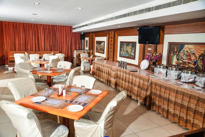 Висакхапатнам: FabHotel RR Grand Daba Garden