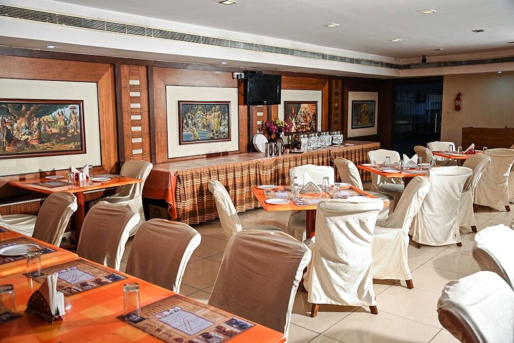 Висакхапатнам: FabHotel RR Grand Daba Garden
