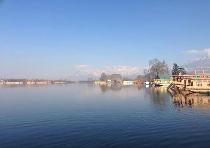 Шринагар: Majestic Houseboat
