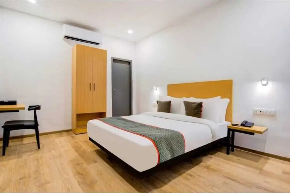 Праяградж: Hotel Vivek