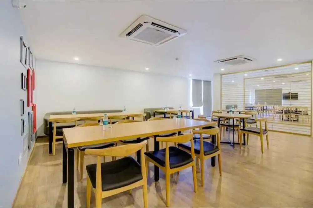 Праяградж: Hotel Vivek