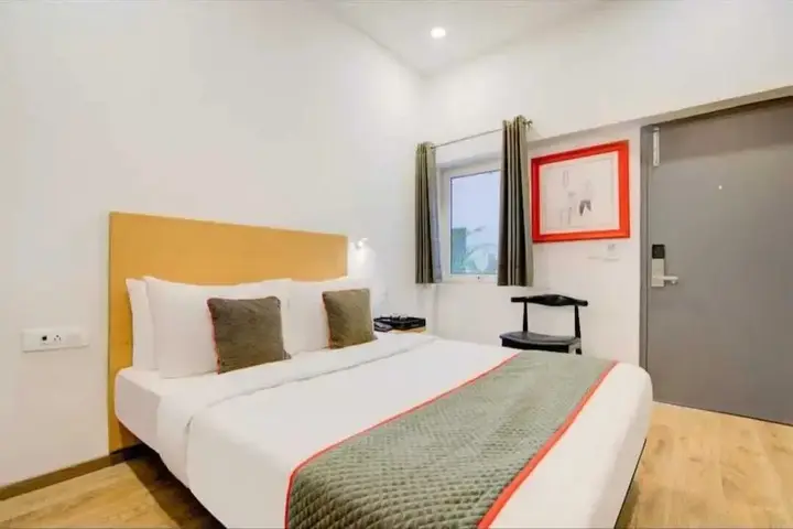 Праяградж: Hotel Vivek