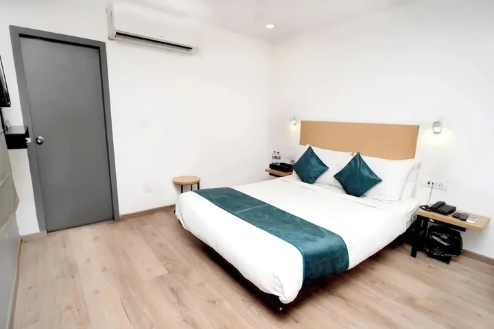 Праяградж: Hotel Vivek