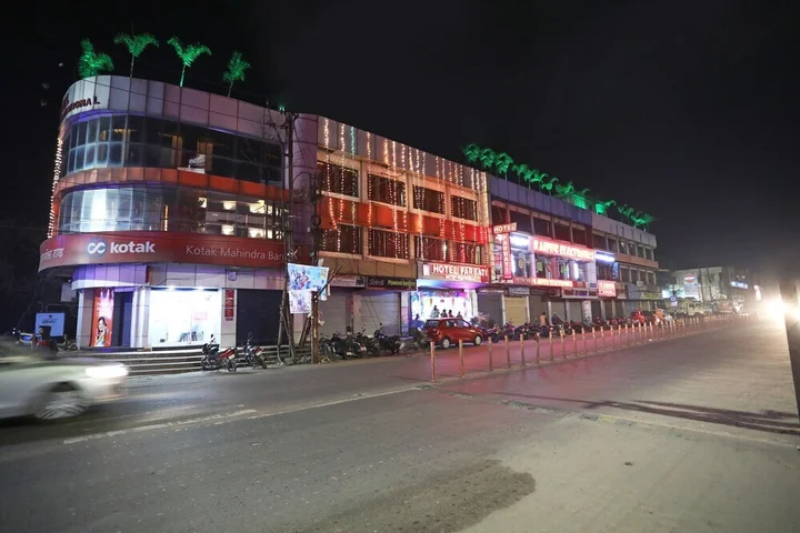 Асансол: Hotel Parbati International