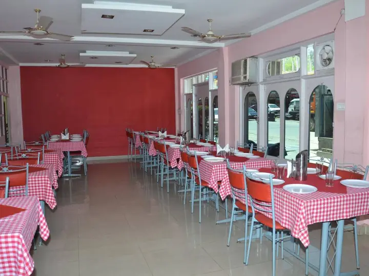 Бхунтар: Hotel Amit