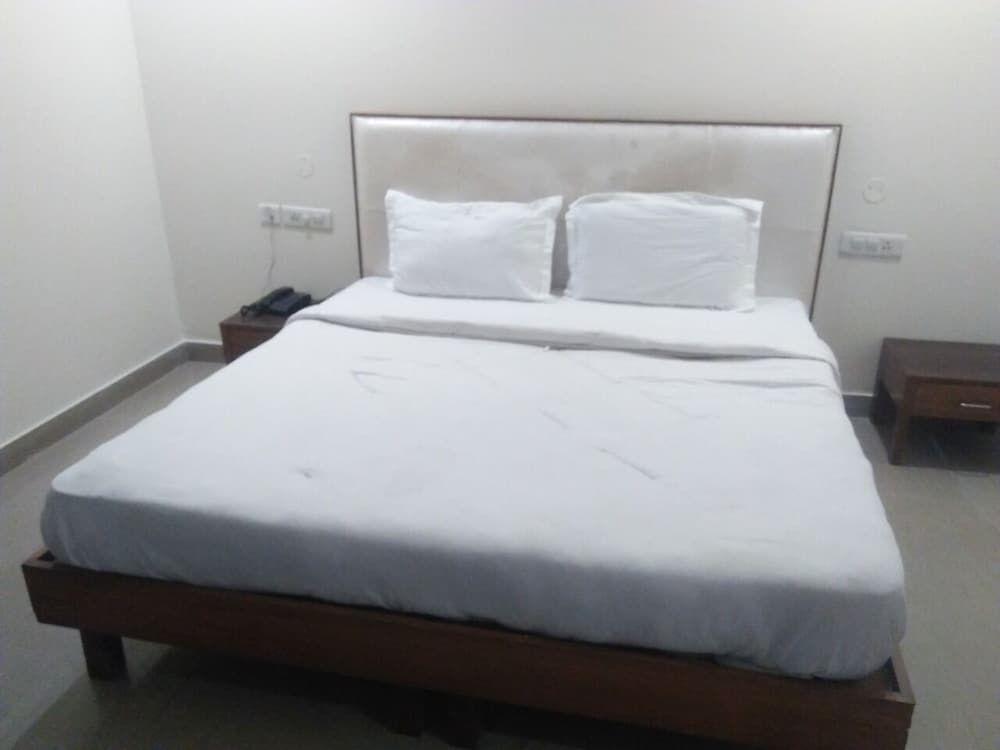 Манали: Hotel Him View