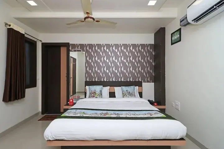 Матхура: OYO 10414 Hotel Tushar Residency