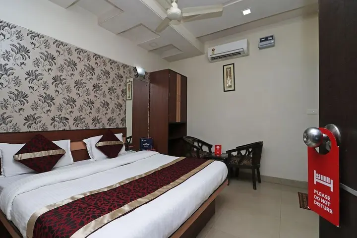 Матхура: OYO 10414 Hotel Tushar Residency