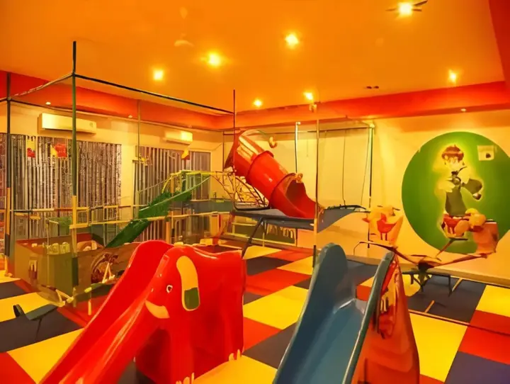 Чирайнкижу: Raj Regency Hotel