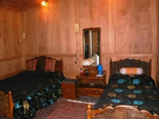 Шринагар: Houseboat Appolo Eight