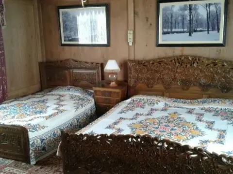 Шринагар: Houseboat Appolo Eight