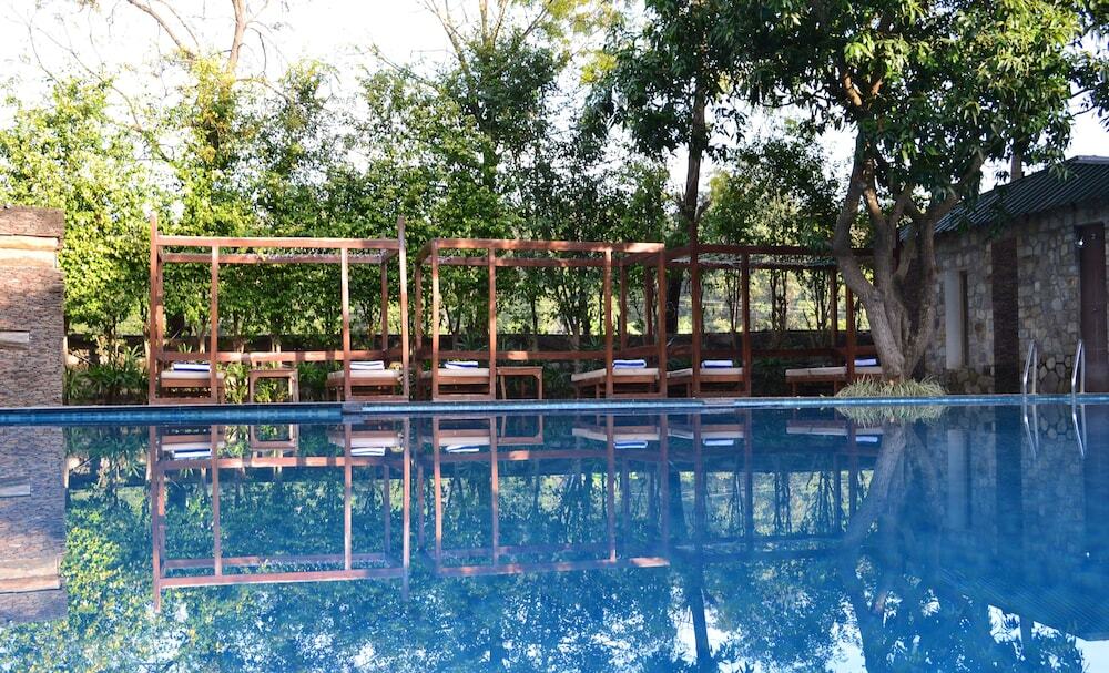 Наинитал: Corbett Wild Iris Spa & Resort