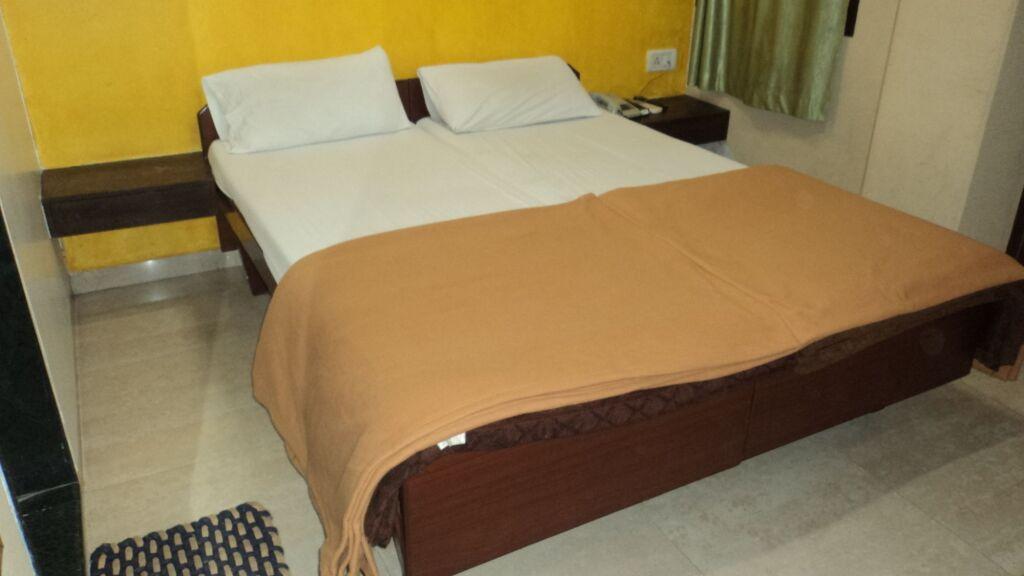 Мумбаи: Benazeer Hotel