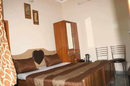 Дехрадун: Hotel Kailash Inn