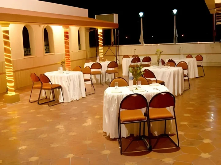 Канпур: Hotel Celebration
