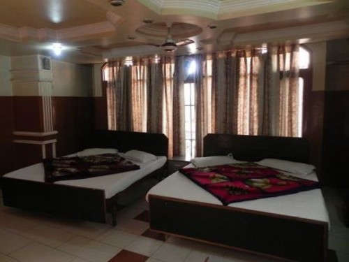 Катра: Hotel Krishna Plaza
